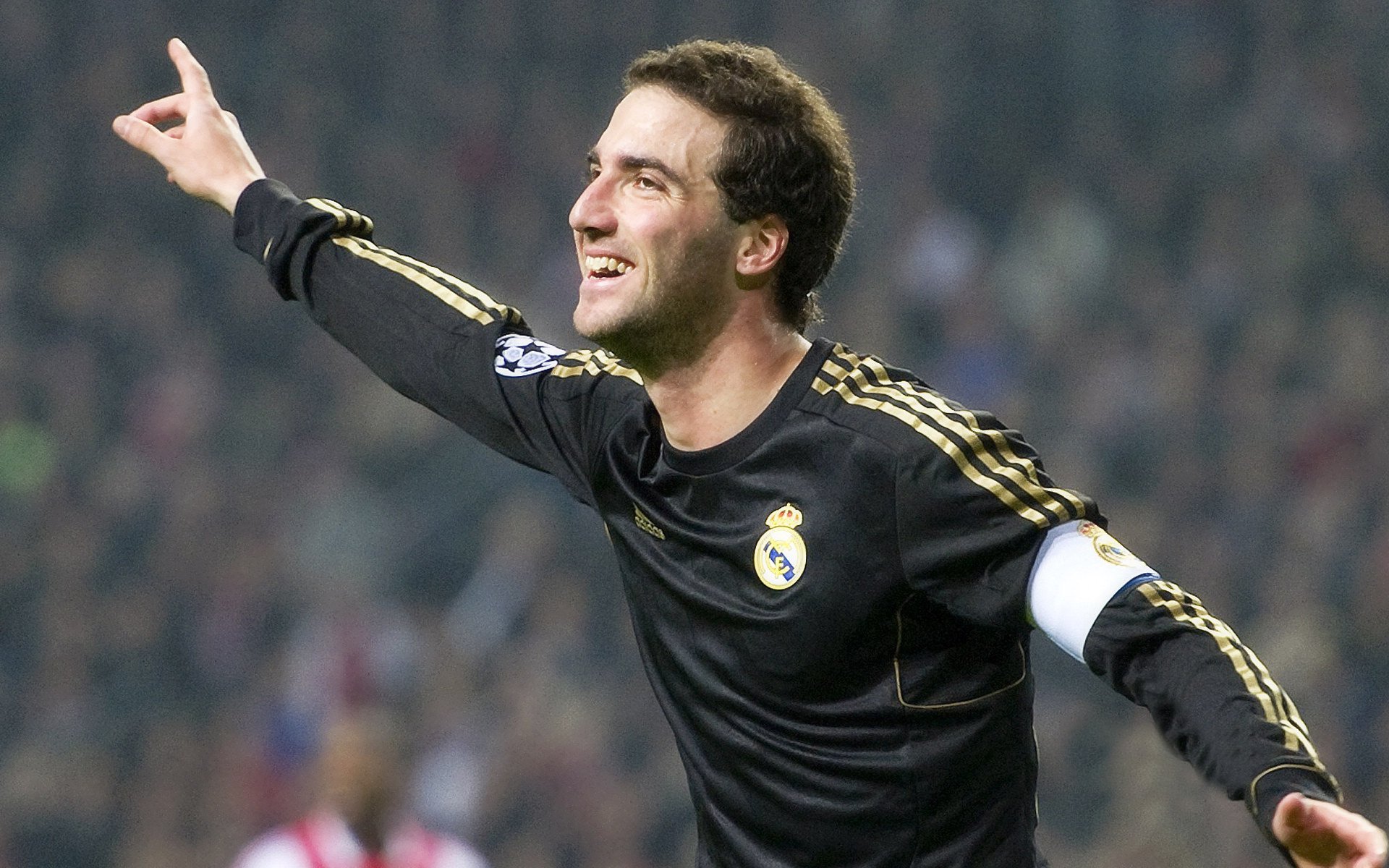 爱游戏下载-皇家马德里客场挑战多特蒙德，一战谁能获胜？，皇家马德里队伍